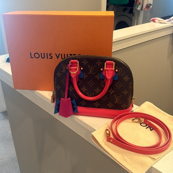 Louis Vuitton Limited Edition Totem Alma BB - Picture 6 of 9
